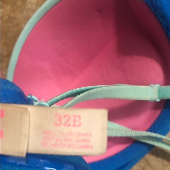 Bras - Picture 4 of 4